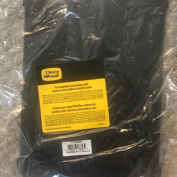 Brand new otter box case for 11” iPad Pro - Picture 2 of 2